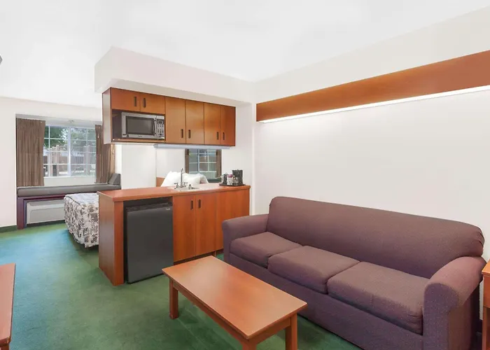 Microtel & By Wyndham Motel