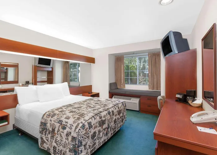 Microtel & By Wyndham Motel
