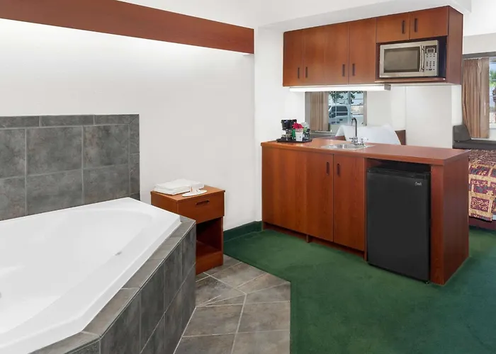 Microtel & By Wyndham Motel