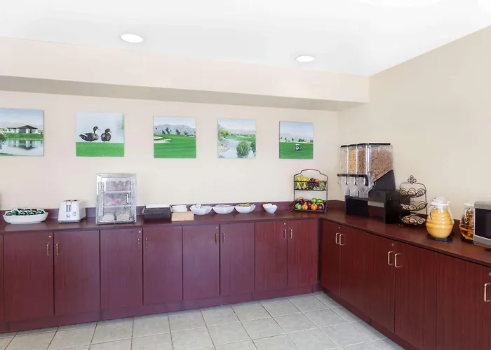 Microtel & By Wyndham Motel 2*