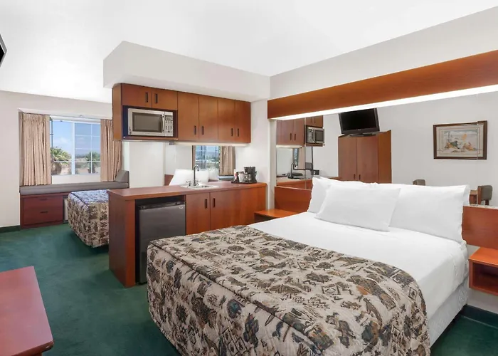 Microtel & By Wyndham Motel
