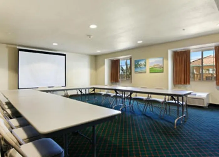 Motel Microtel & By Wyndham 2*