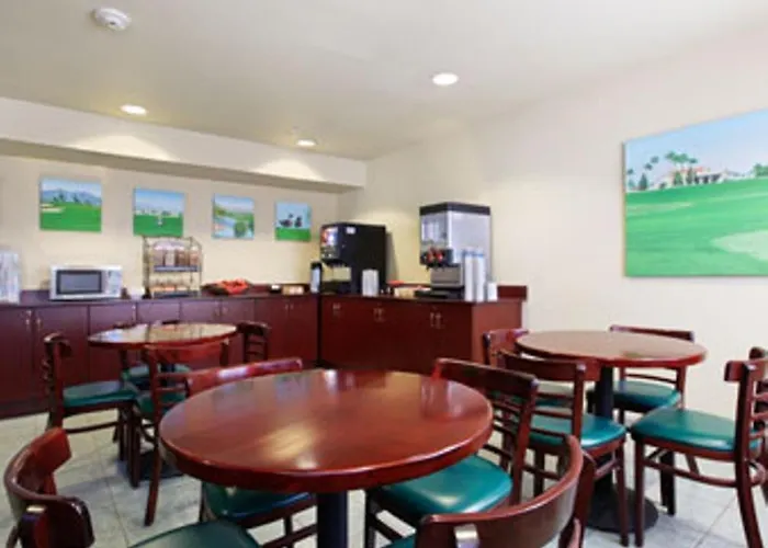 Microtel & By Wyndham Motel