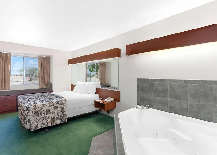 Microtel & By Wyndham Motel