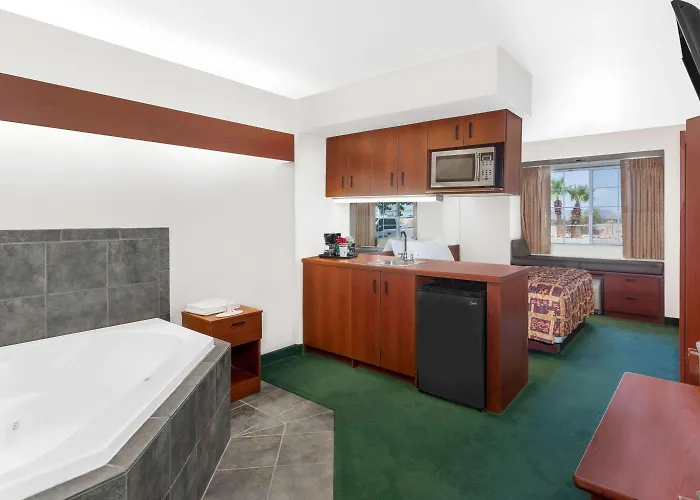 Microtel & By Wyndham Motel Wellton