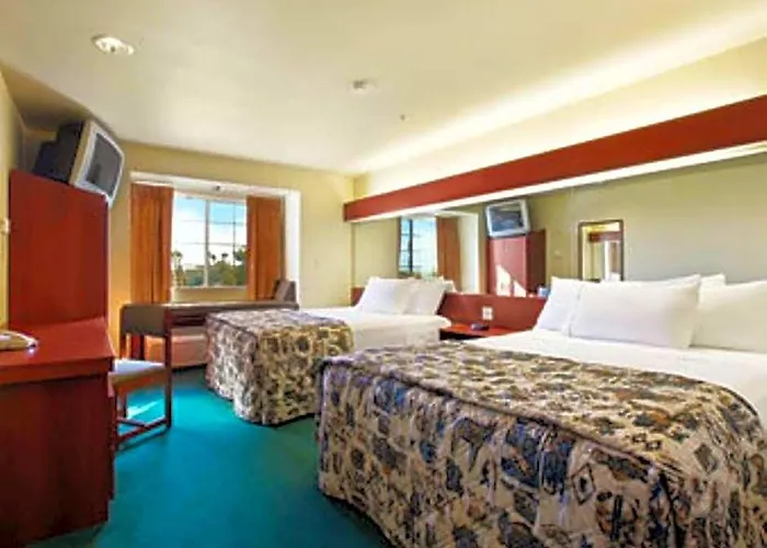 Motel Microtel & By Wyndham