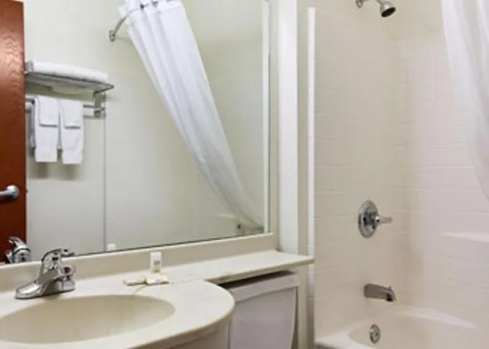 Microtel & By Wyndham 2*