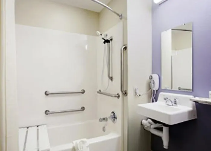 Microtel & By Wyndham Motel 2*