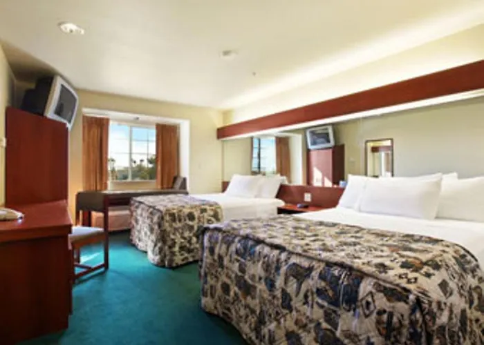 Motel Microtel & By Wyndham